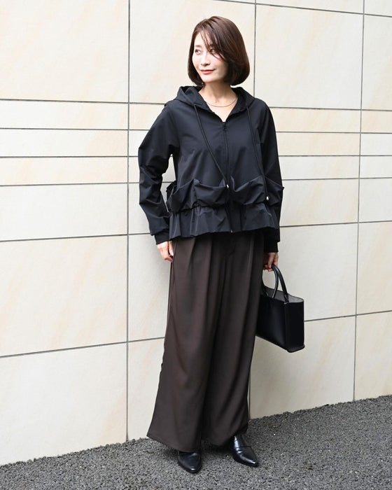 通勤パーカーこそ 大人可愛く