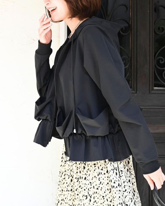 通勤パーカーこそ 大人可愛く