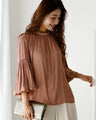 A casual yet gorgeous autumn look! A lustrous blouse set outfit