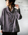 It's versatile and the zipper is sturdy. My suede-like top is not for flirting.