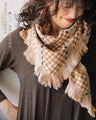 Gentle and enveloping fashion. 
