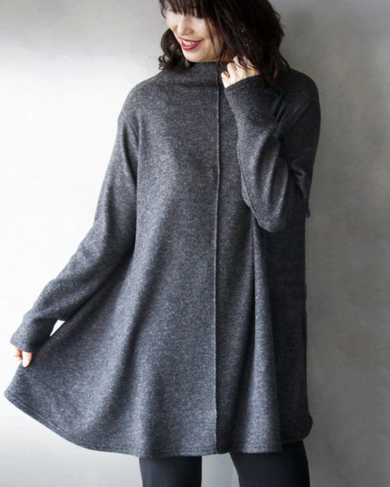 A knit tunic with a high-quality silhouette. Update your everyday look! 