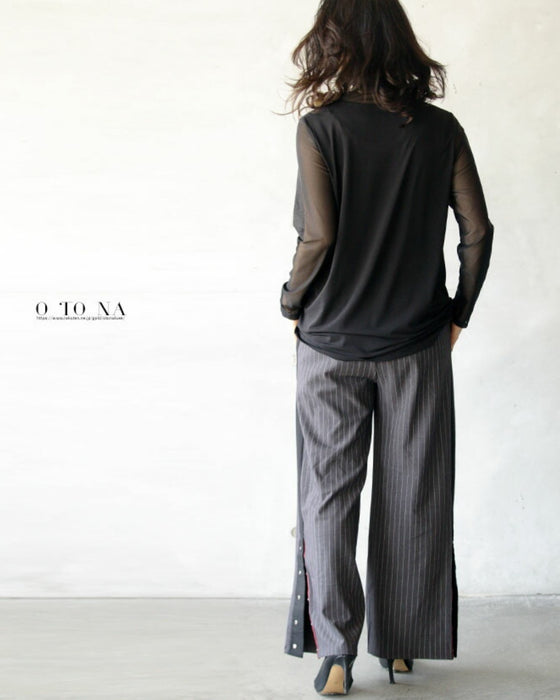 Be it the main piece or layered. Create an atmosphere with just one piece! Sheer top in black