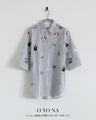 A casual and playful look. Striped and embroidered shirt. 