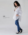 A casual and playful look. Striped and embroidered shirt. 