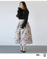A volume flare skirt with a captivating silhouette (pink)