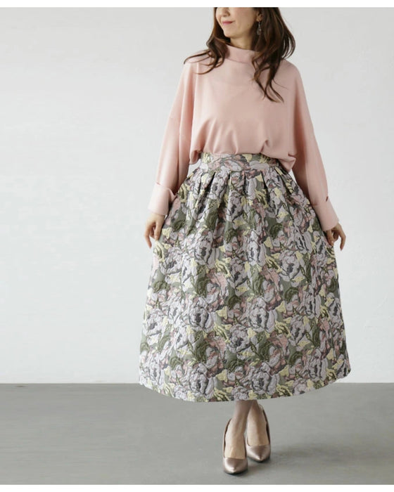 A volume flare skirt with a captivating silhouette (pink)