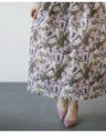 A volume flare skirt with a captivating silhouette (pink)