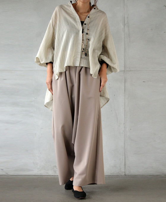 小粋な大人のパンツスタイルにはコスパ最強「エレガントサルエル」を選ぶべし