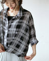 A sheer check shirt with inner layer that's easy to wear and stylish