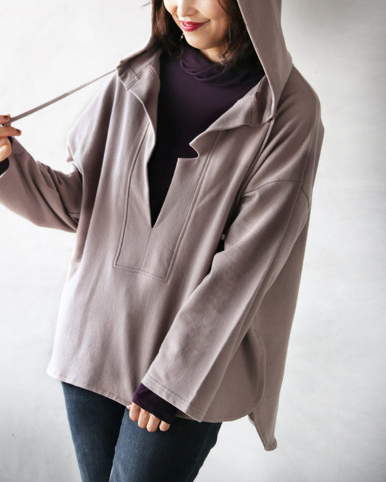 A deep V-neck hoodie that can be layered in spring, autumn, and winter