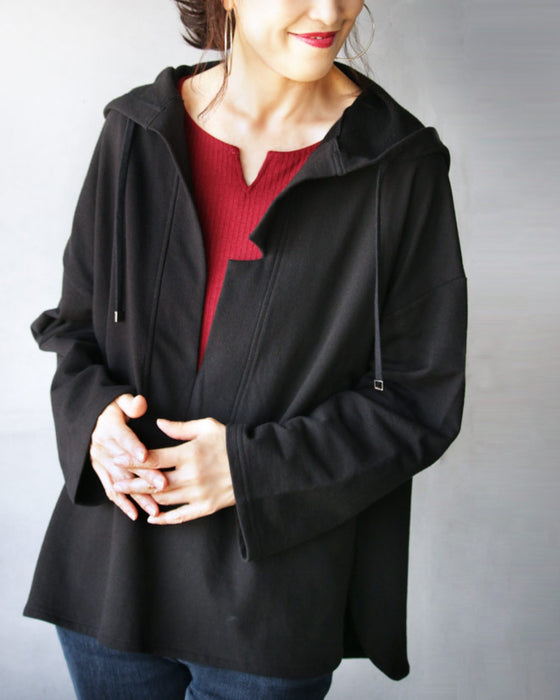 A deep V-neck hoodie that can be layered in spring, autumn, and winter
