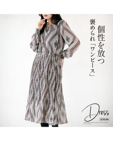  A sheer dress with an oriental pattern that will make you stand out