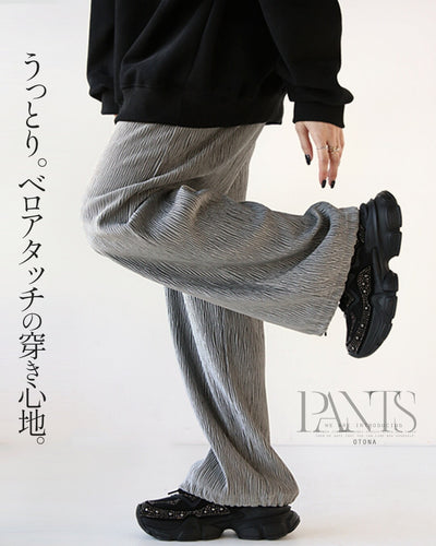 グレー