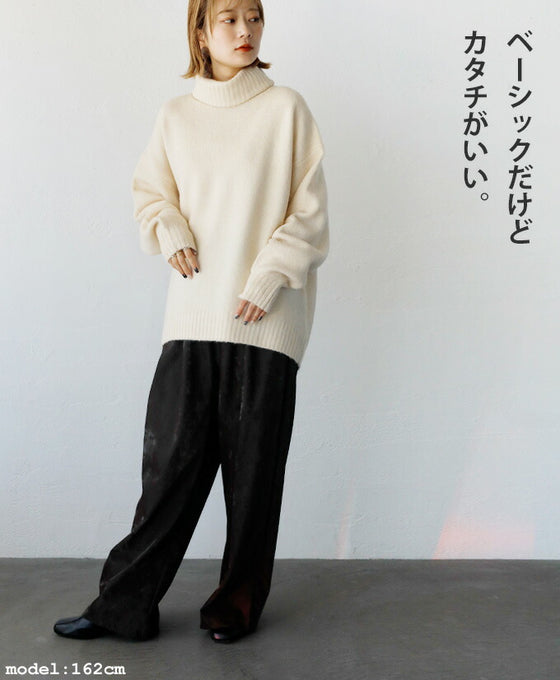 Lightweight and relaxed turtleneck with a modern silhouette