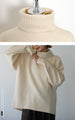 Lightweight and relaxed turtleneck with a modern silhouette
