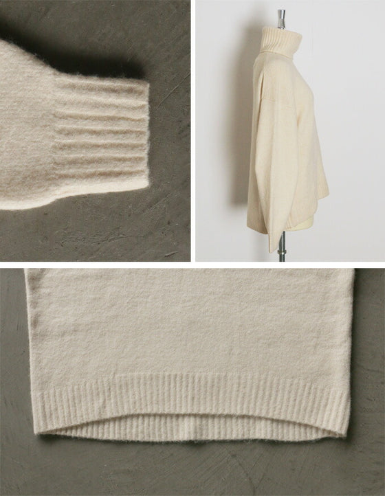 Lightweight and relaxed turtleneck with a modern silhouette