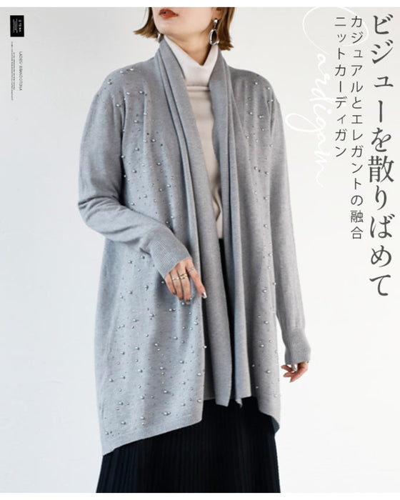 A knit cardigan with a casual yet elegant look, studded with jewels