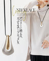 A large motif suede string long necklace that looks great on a daily basis