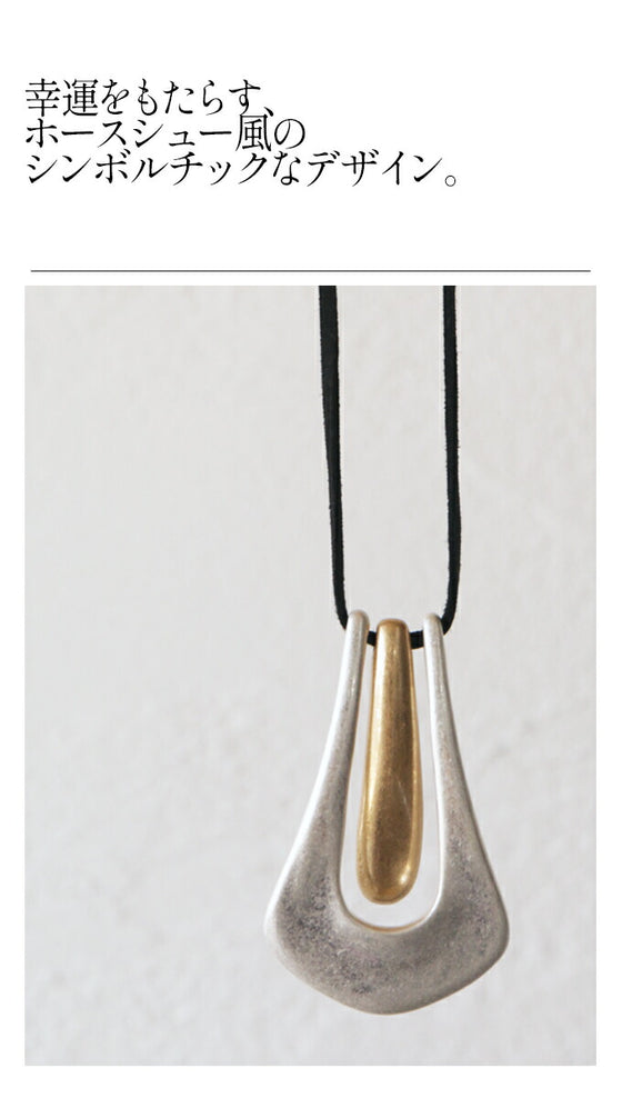 A large motif suede string long necklace that looks great on a daily basis