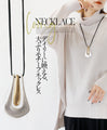 A large motif suede string long necklace that looks great on a daily basis