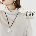 A large motif suede string long necklace that looks great on a daily basis