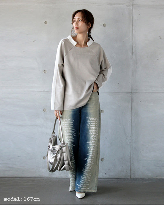 シンプル映えする 幾何学エンボスと際立つ襟元プルオーバー