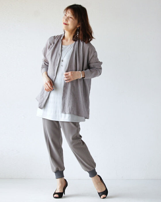 A soft, gentle texture. A loose-fitting shirt that's just what you need