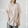 A crinkled shirred T-shirt that perfectly matches your personality