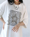 スタッズ＆立体ロゴ ロックな煌めきで差のつく大人カジュアルTシャツ