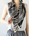 Classical mode scarf for adults