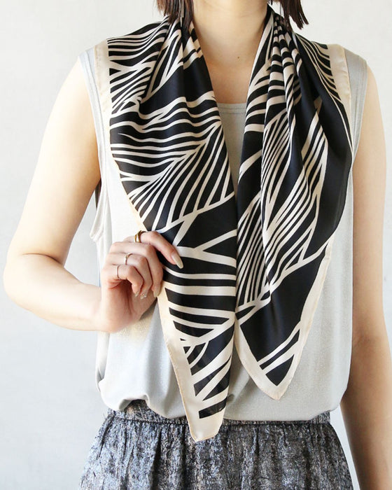 Classical mode scarf for adults