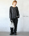A light and fashionable wavy sheer cut and sewn top
