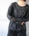 A light and fashionable wavy sheer cut and sewn top