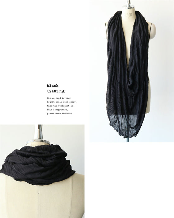 A fashionable and glamorous snood
