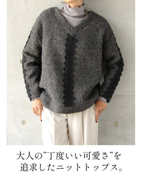 A textured knit top with lace ribbon for a mature and cute look