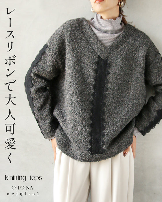 A textured knit top with lace ribbon for a mature and cute look