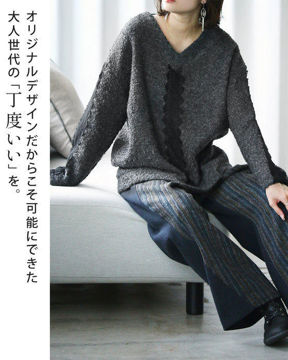 A textured knit top with lace ribbon for a mature and cute look
