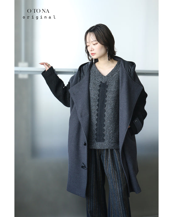 A textured knit top with lace ribbon for a mature and cute look