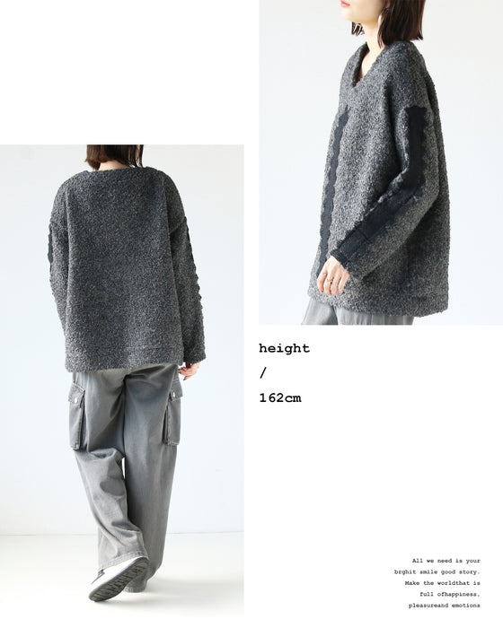 A textured knit top with lace ribbon for a mature and cute look