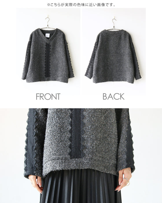 A textured knit top with lace ribbon for a mature and cute look