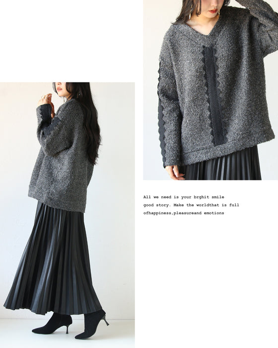 A textured knit top with lace ribbon for a mature and cute look