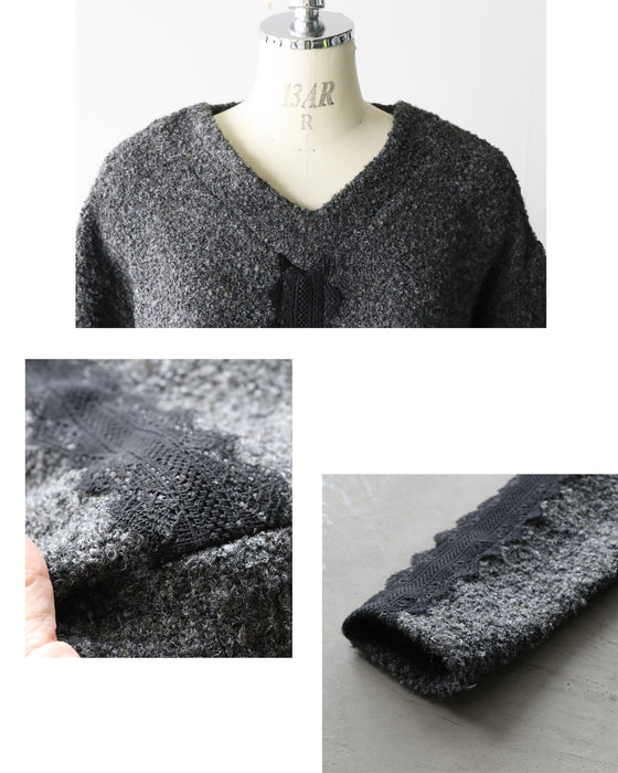 A textured knit top with lace ribbon for a mature and cute look