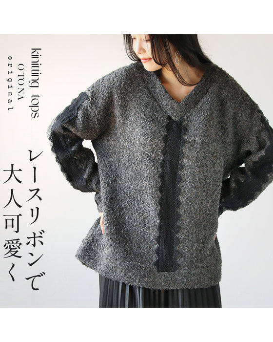 A textured knit top with lace ribbon for a mature and cute look