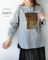 Foil print tops that make long-sleeved T-shirts more mature