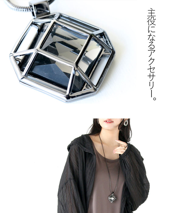 A bejeweled necklace with a special presence