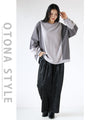 Loose and casual two-tone sweat top