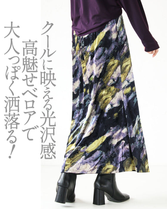 マットな艶感。華やかさ増すベロアスカート