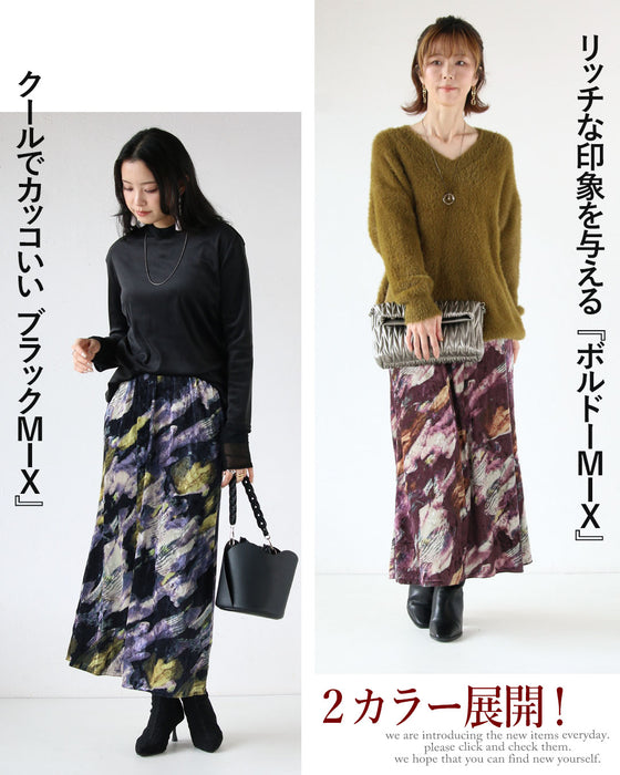 マットな艶感。華やかさ増すベロアスカート