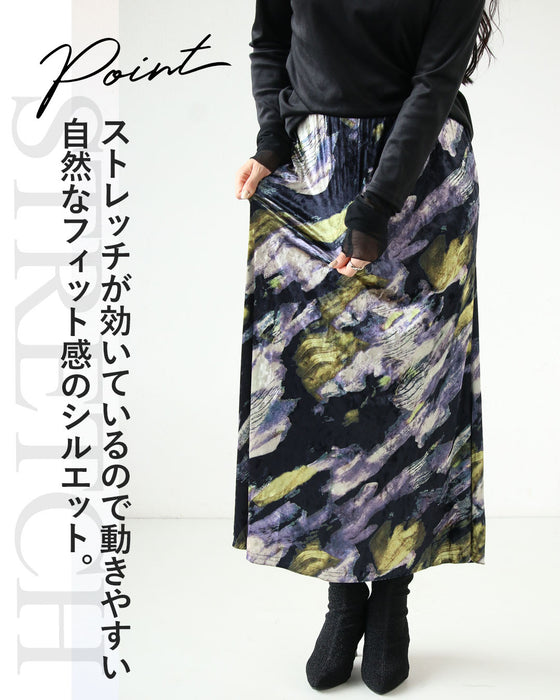 マットな艶感。華やかさ増すベロアスカート